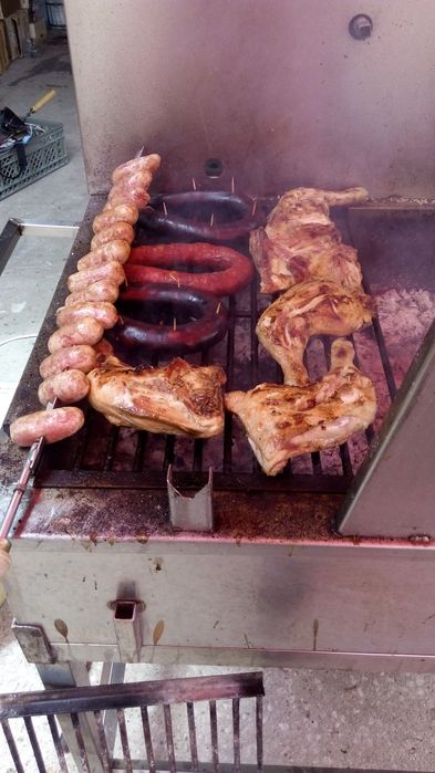 Porco no espeto e mega espetada mista