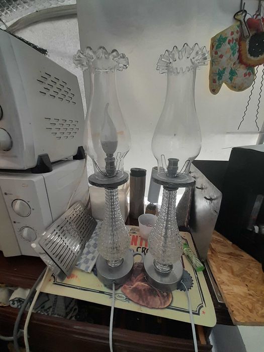 Candeeiro a imitar os de petrólio antigos