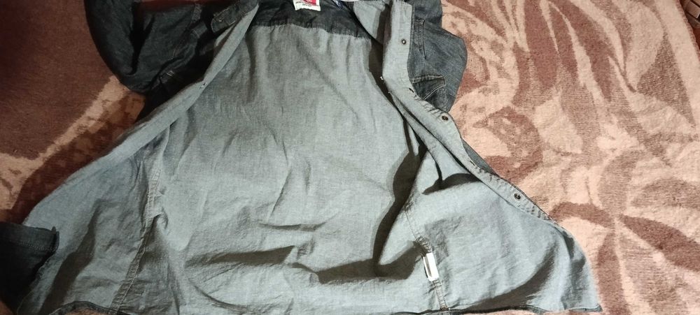 брендовая джинсовая  рубашка WRANGLER ( p.S ) состояние люкс БАНГЛАДЕШ