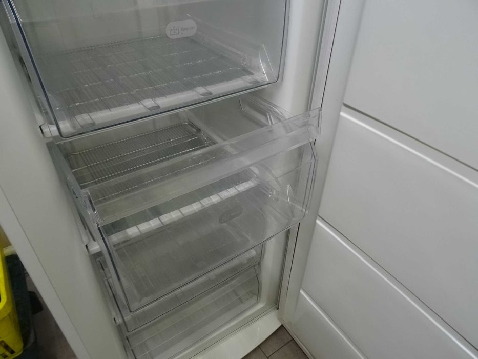 Морозилка ZANUSSI ZFU 27400 WA/Морозильна камера битова