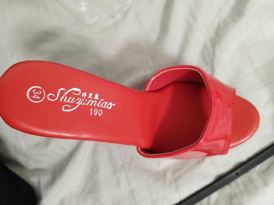 Sandálias 34 novas.