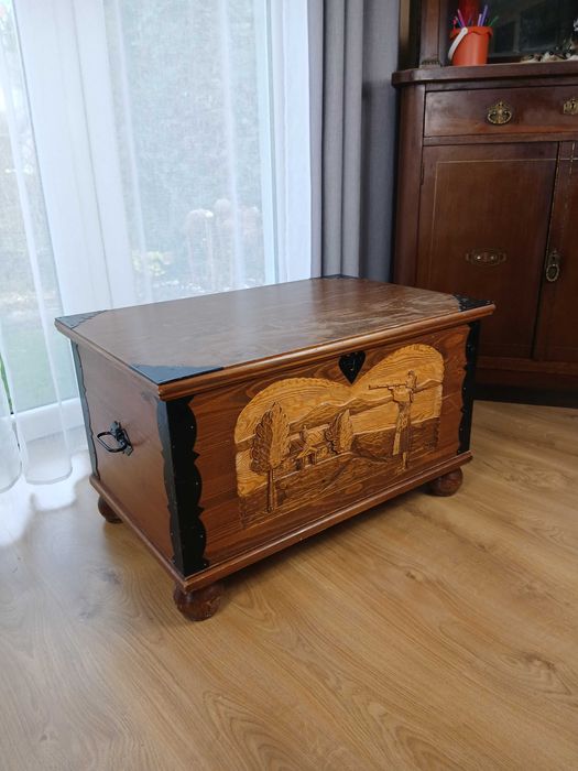 Stary drewniany kufer skrzynia posagowa niciak Płaskorzeźba Okucia