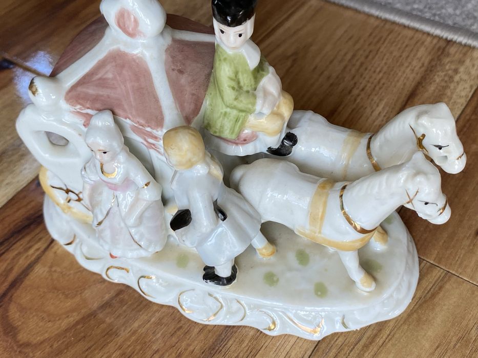 Figurka porcelanowa kareta z końmi i kopciuszkiem