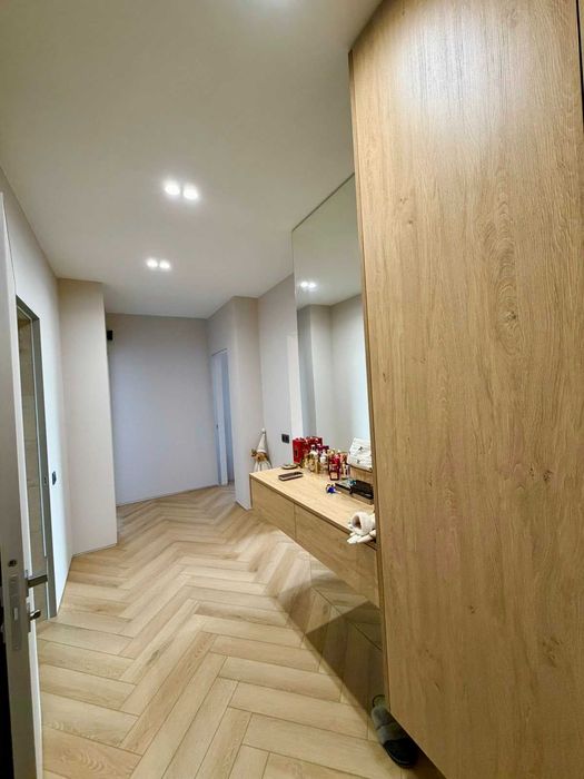 Продам чудову 2-кімнатну квартиру в ЖК Варшавський мікрорайон.