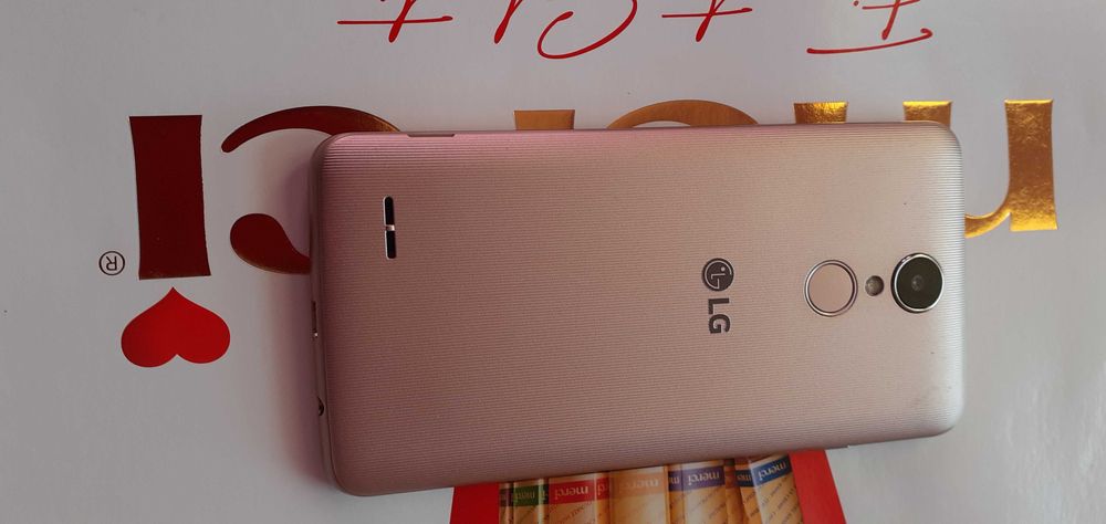 Telefon LG K8 w dobrym stanie.