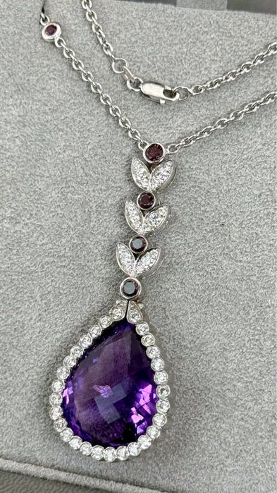 Кольє з аметистом та діамантами  Біле золото  750 проба - 24,50 грам