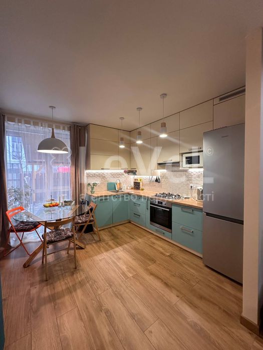 Продаж 2к квартири з двориком, вул.Промислова 1Л , ЖК Емоція, Хотів