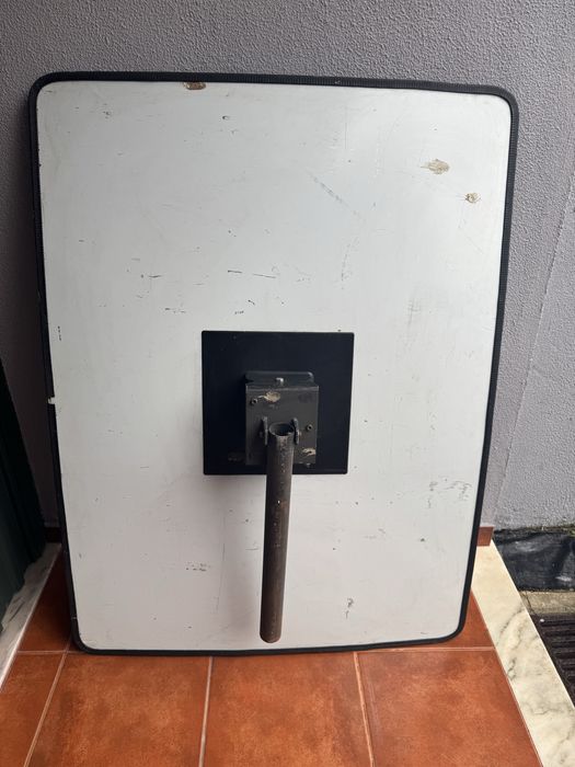 Tela para projetar durante o dia na rua.