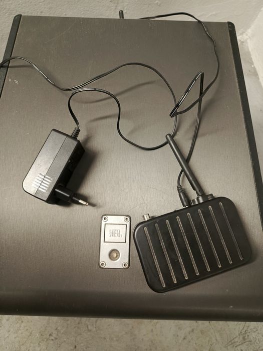 Bezprzewodowy subwoofer JBL