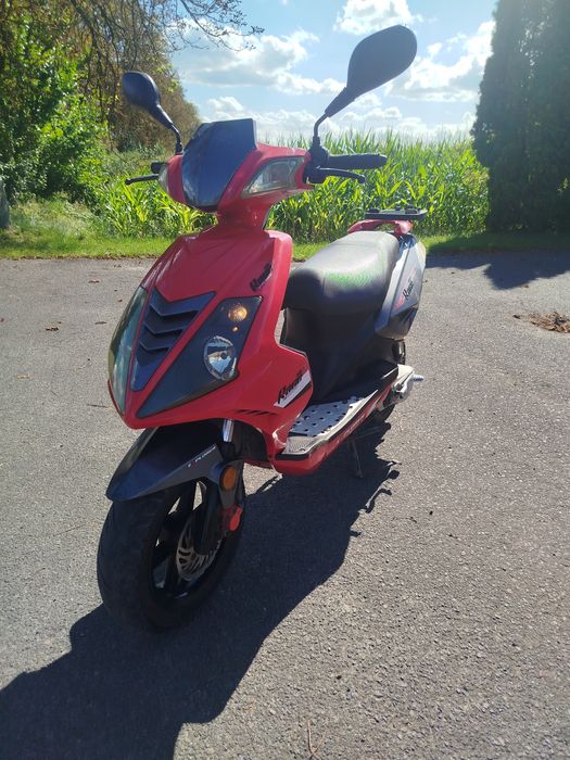 Skuter 2t 50 CC w pełni sprawny.