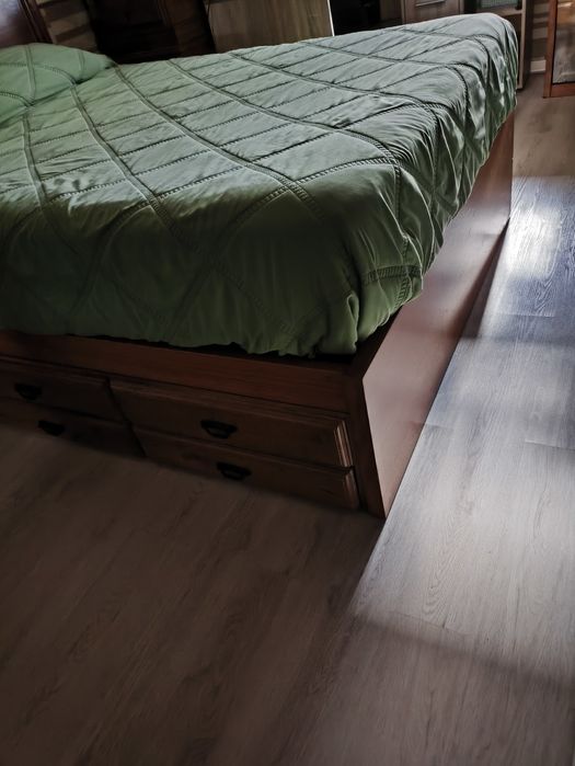 Quarto em madeira maciça