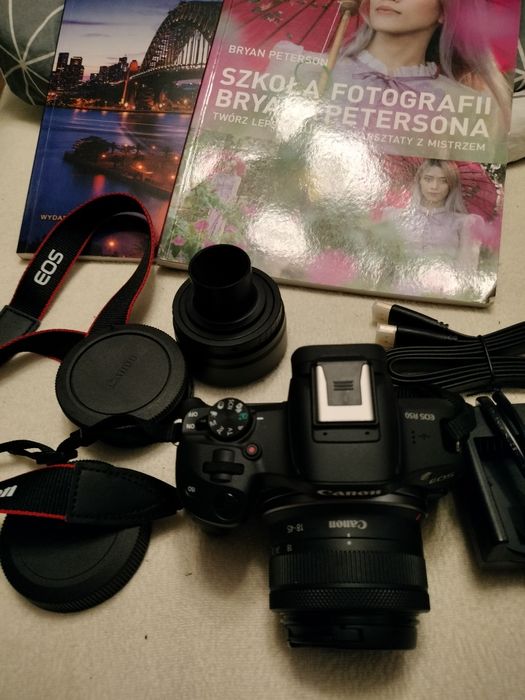 Aparat Canon EOS R50