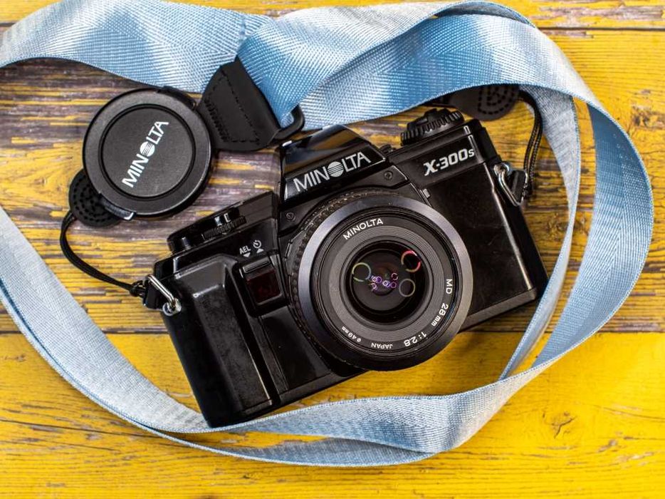 Minolta X300s + Minolta MD 28 mm f 2.8 + pasek