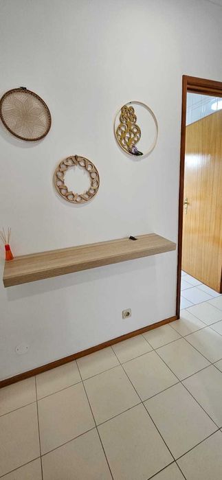 Arrendo T1 mobilado com varanda e garagem