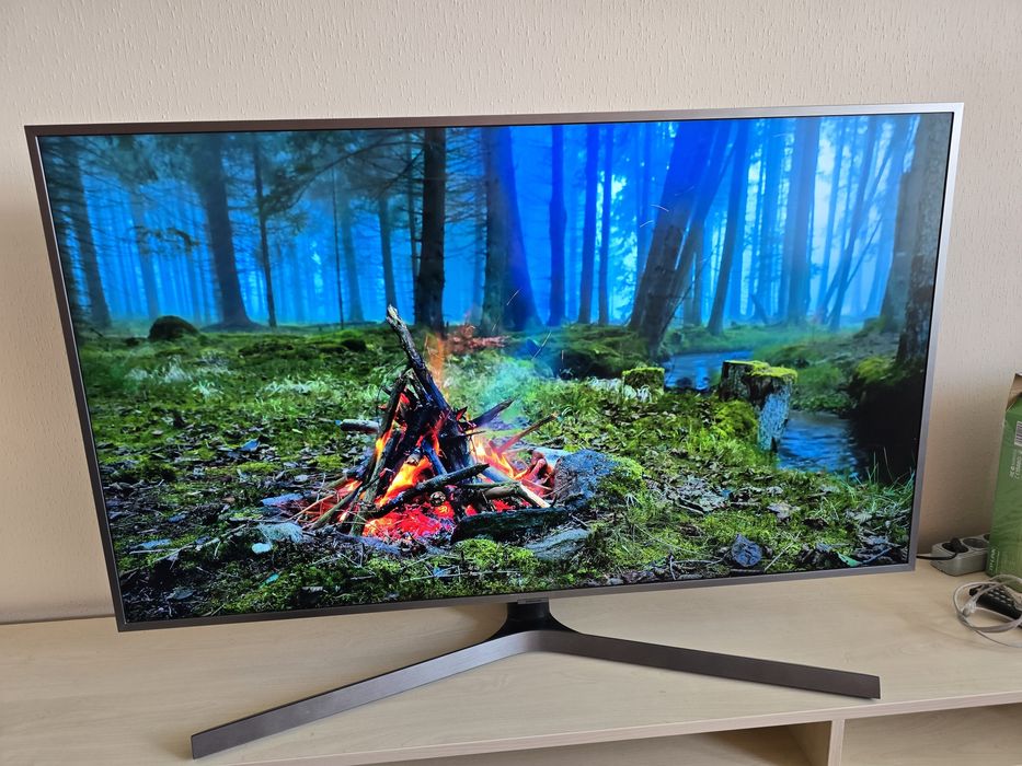 Телевізор Samsung UE50RU7472, 50 дюймів, 4K UHD Smart (преміальна версія з металевим пультом)