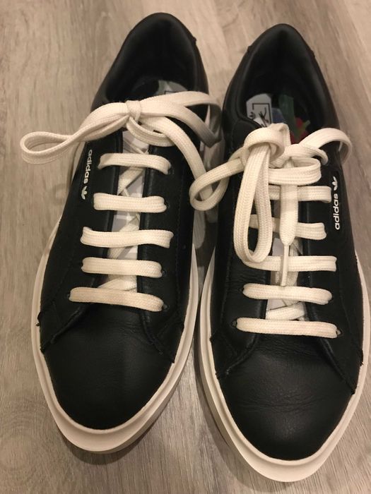 Adidas em pele SLEEK