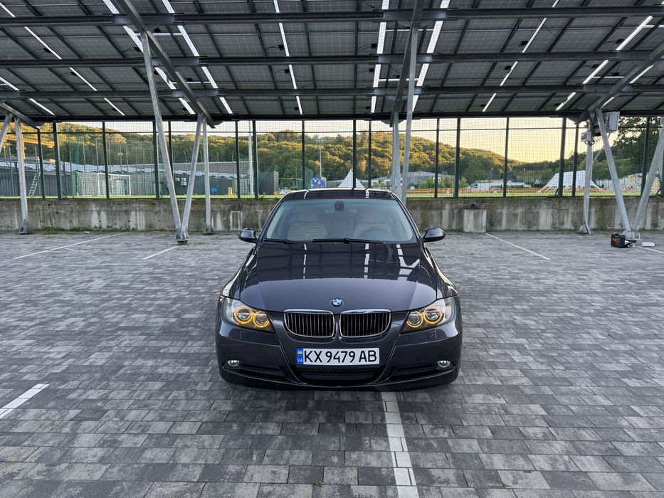 Продам BMW e90  2005