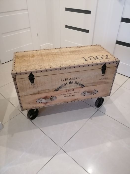 Kufer, Skrzynia na kółkach