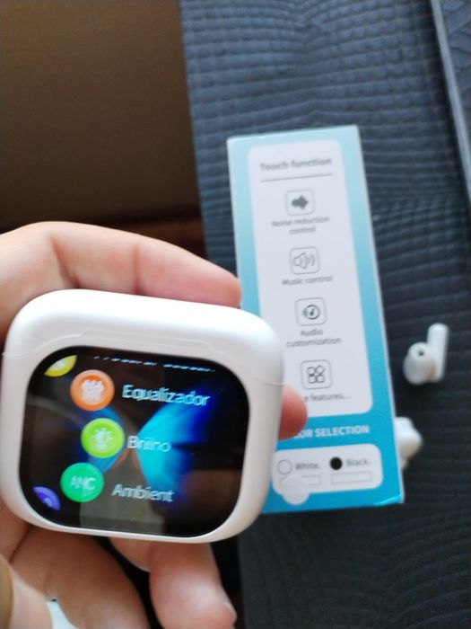 Earphones Bluetooth 5.4 com ANC e ecrã touch