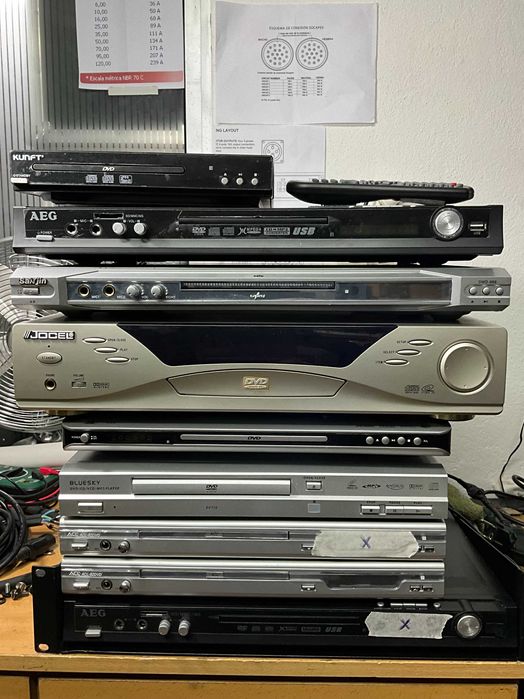 Leitores de DVD para desocupar (9 unidades) 7 a funcionar