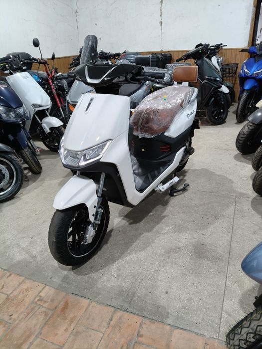 Електроскутер TAILIG T 70 2000W 36AH
