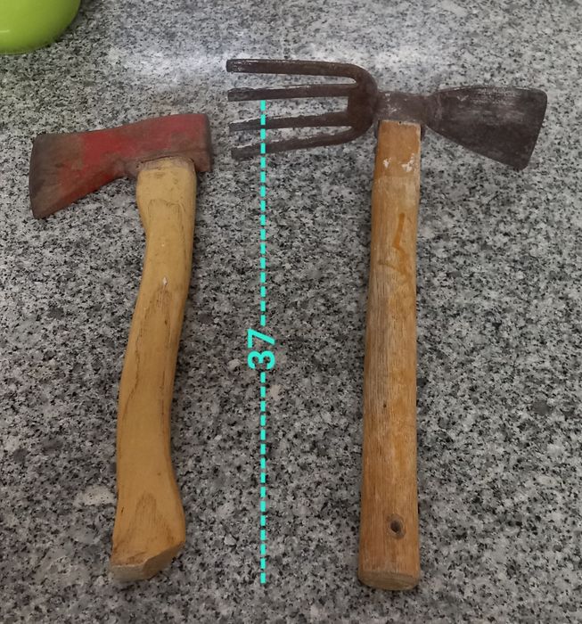 FERRAMENTAS DA HORTA,CAMPO.COM BOA MADEIRA NO CABO.Lenha,cortiça,horta