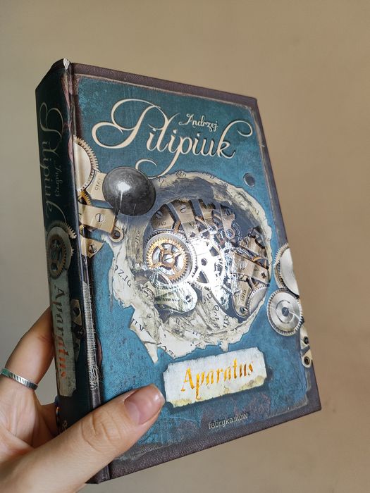 Andrzej Pilipiuk, książki Aparatus, czerwona gorączka, fantastyka