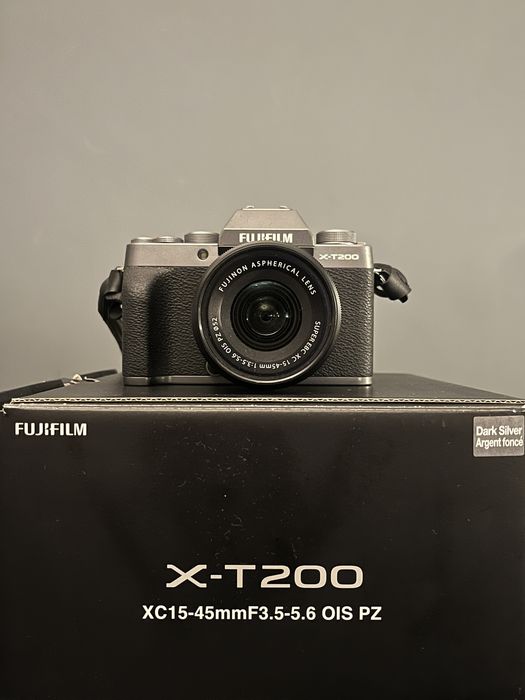 Fujifilm X-T200 Dark Silver com objetiva Fujinon XC 15-45mm f/3.5-5.6 OIS PZ.