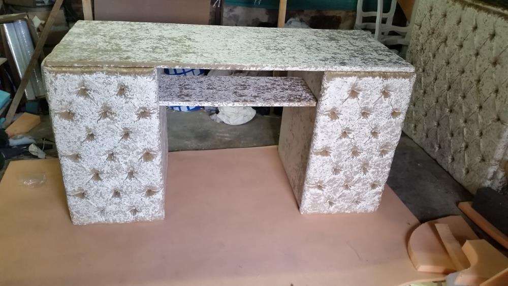 Mesa de Manicure capitonê Veludo brilhante, 140x50cm altura80cm