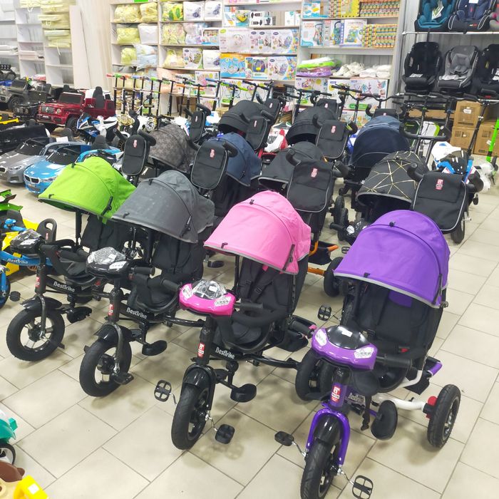 Дитячий велосипед три колісний з батьківською ручкой для керування.