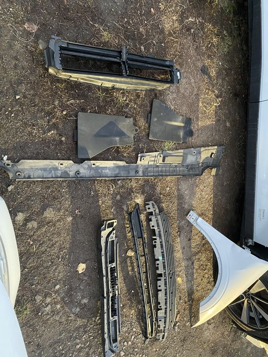 Пластик дніща Полестар 2  пластик морди Polestar 2 пластик салону