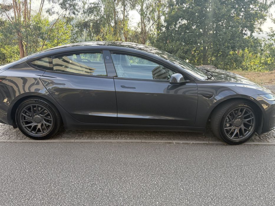 Tesla Model 3 — fotografia 3