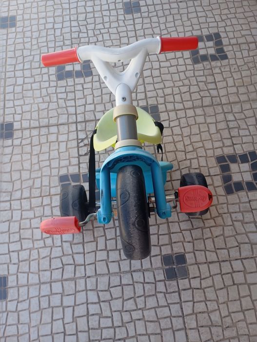 Triciclo Pedais Criança