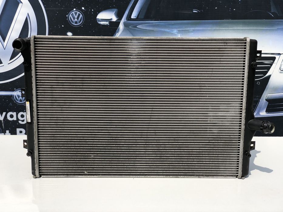 Радиатор охлаждения радіатор основний passat b6 2.0tdi BKP BMR CBA