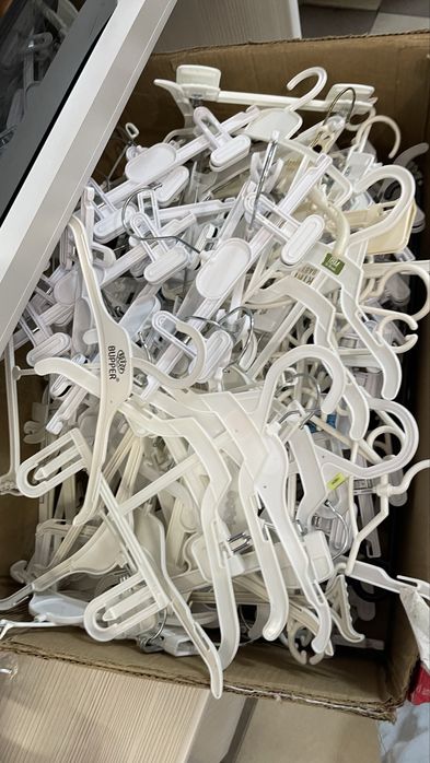 Вішалки дитячі в асортименті, вішаки