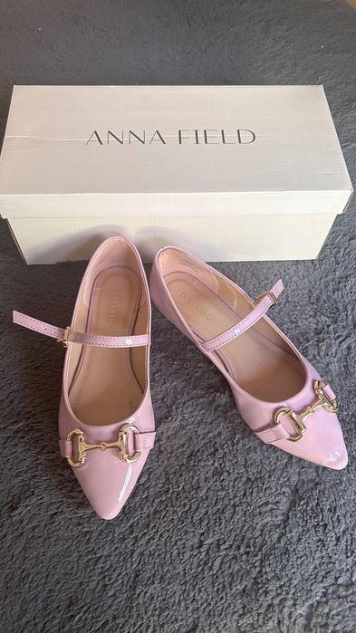 Jasnoróżowe baleriny z zapięciem