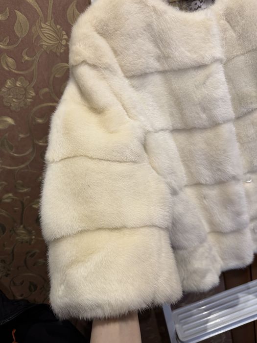 Біла норкова шубка, розмір 38