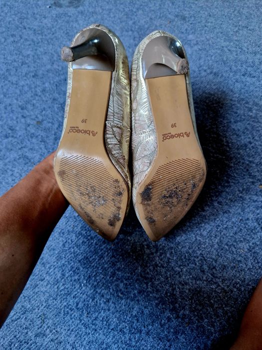 Buty na obcasie 39 złote beżowe eleganckie z systemem softstep bioeco