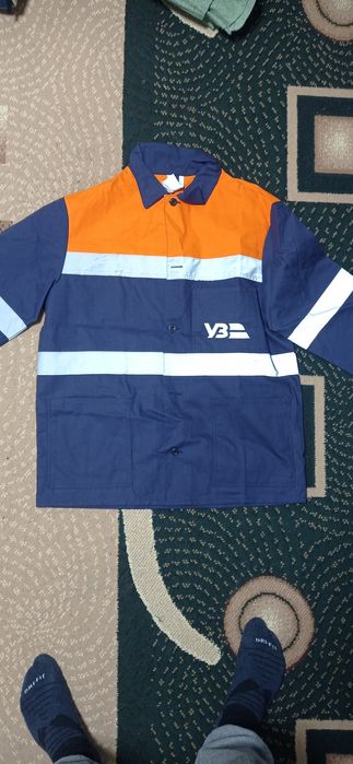 Робочий костюм зі світловідбивними маячками