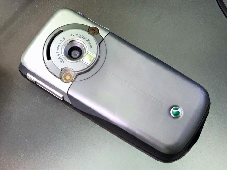 2004 року Sony Ericsson K700i в колекцію (ретро кнопочний ностальгія)
