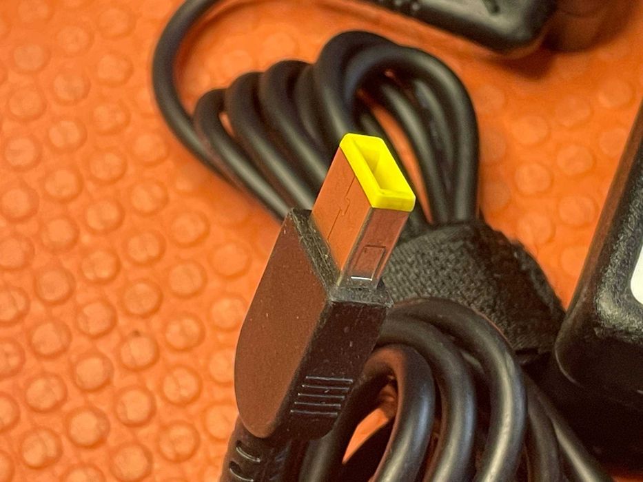 Блок живлення, зарядка Lenovo 20v 6.75a 135w Square Yellow USB + PIN  Оригінал
