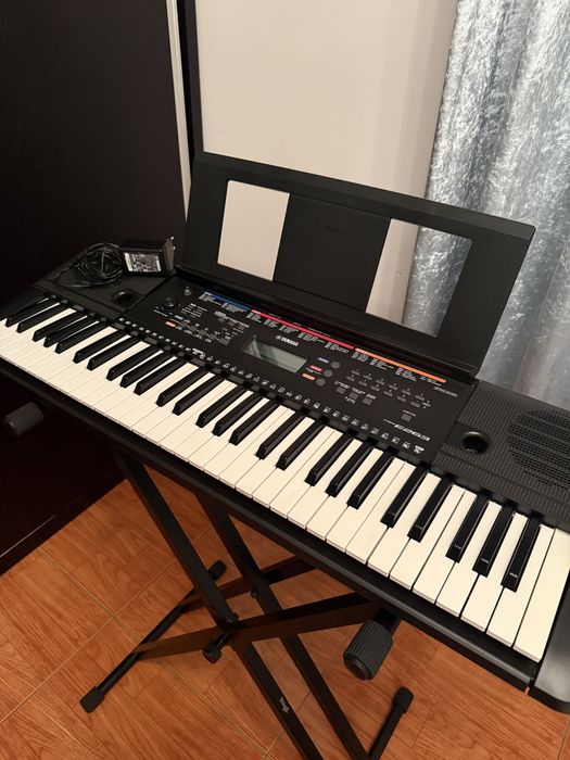 Piano com suporte