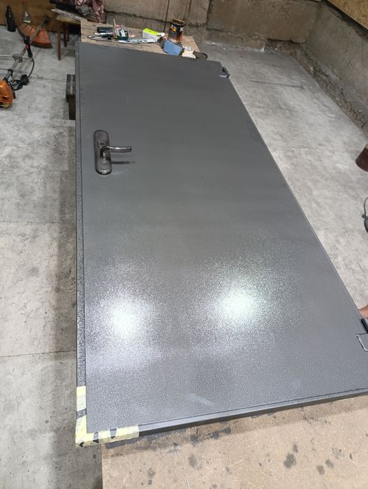 Південноукраїнськ.Продам двери металлические 2040/90