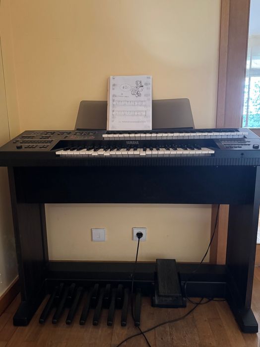 Órgão Yamaha 2 teclados
