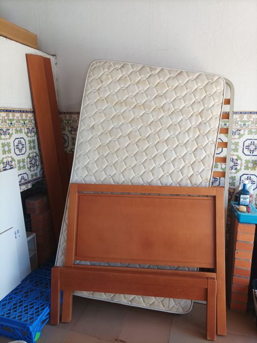 Cama de solteiro estrado e colchao incluido