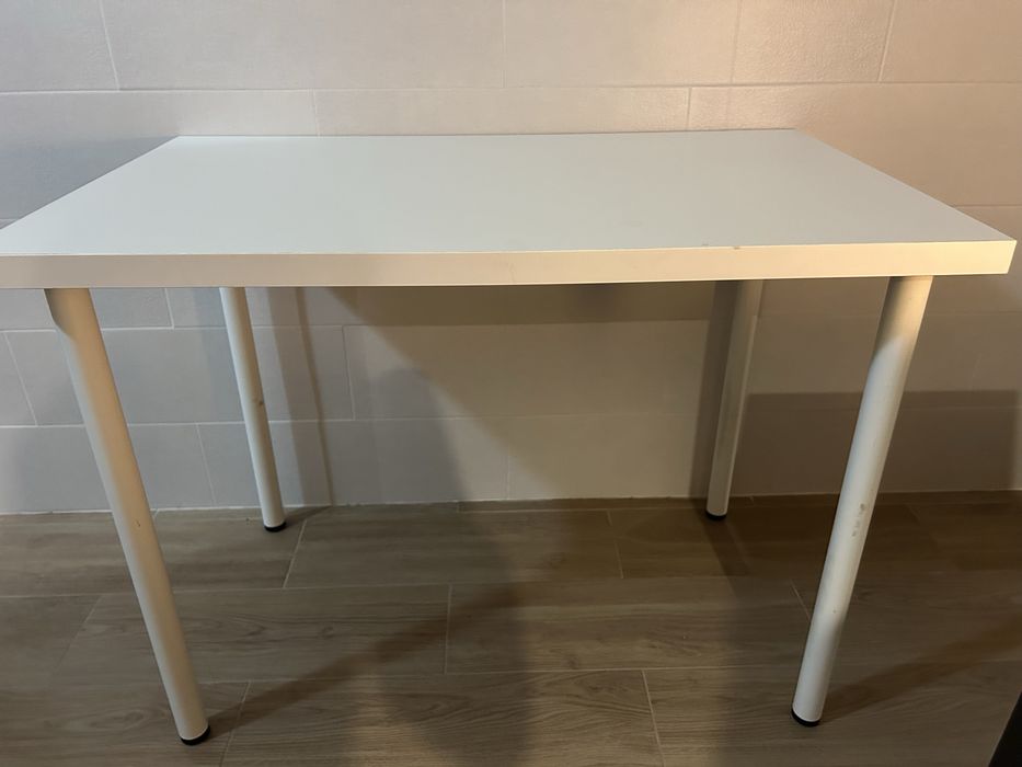 Mesa/Secretária Branca
