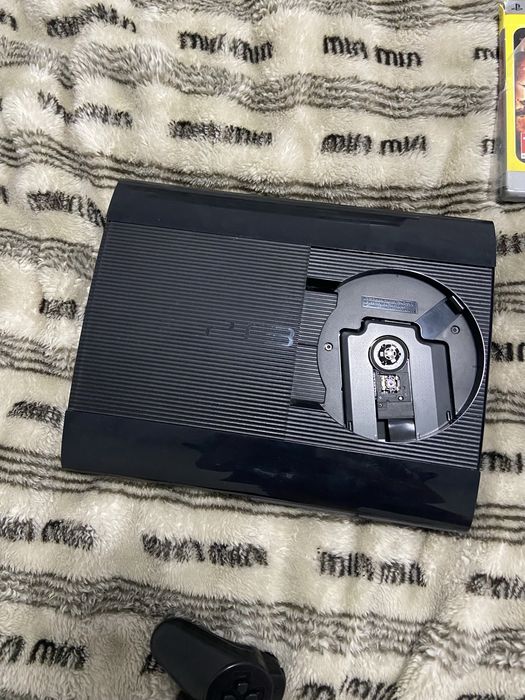 PlayStation 3 Полная комплектация и четыре  игры