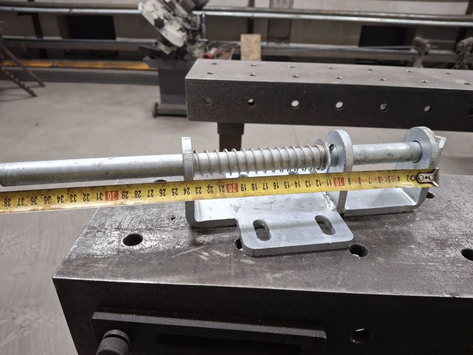 Zasuwa/zamek sprężynowa do furtki obory/stajni