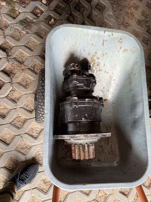 Obrotnica , silnik obrotu do Kubota kx 080-3