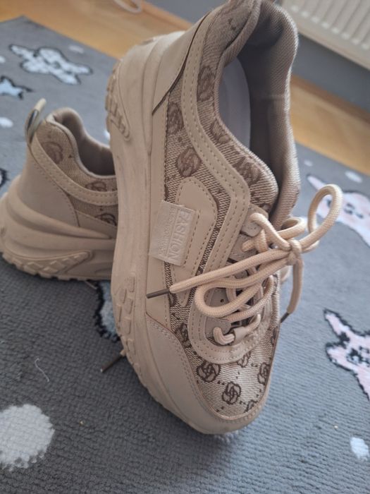 Sneakersy damskie raz ubrane